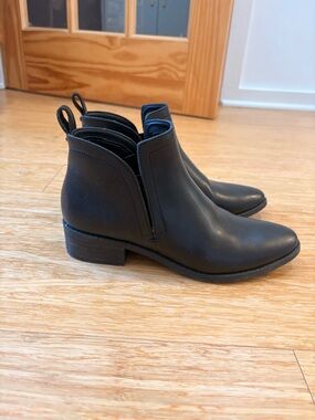 Dolce Vita Black Leather Ankle Boots